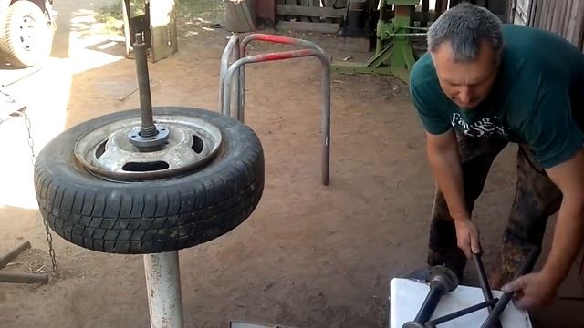 Самодельный ШИНОМОНТАЖ !!!!!!!!!!!!!!!!!!Reifenmontage leicht gemacht смотреть онлайн