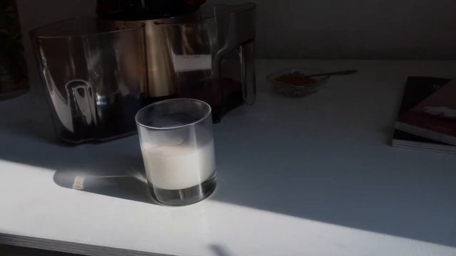 Розовый латте в профессиональном мощном блендере King Mix смотреть онлайн