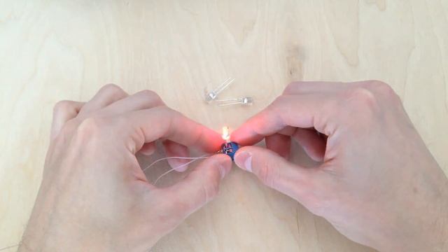 LED Blinker/Flasher Tri-color flashing LED - Трехцветный мигающий светодиод. смотреть онлайн