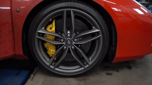 Замена аккумулятора в Ferrari в автосервисе смотреть онлайн