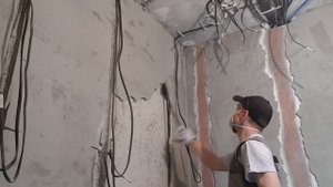 К чему приводит нанесение штукатурки ( ЦПС или гипсовой ) на неподготовленное основание. Демонтаж.