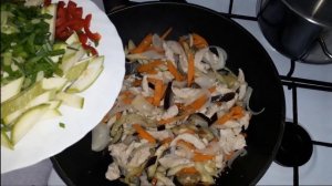 ЯКИСОБА/ЯПОНСКАЯ ГРЕЧНЕВАЯ ЛАПША С КУРИЦЕЙ И ОВОЩАМИ