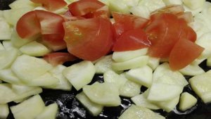 Омлет с кабачком и помидором