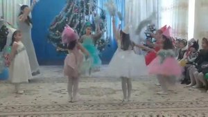Танец феечек на новогоднем утреннике (старшая группа)