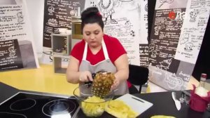 Как приготовить фруктовый салат в ананасе