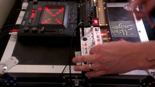 Korg Volca Beats & Bass, Kaoss Pad 3 - Mini Set смотреть онлайн