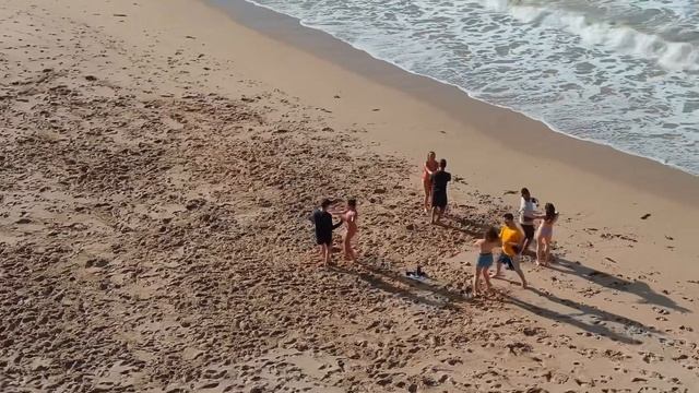 Dancing bachata at Depot Beach, NSW смотреть онлайн