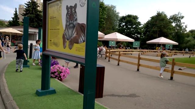 В выходной в Московском зоопарке On a weekend at the Moscow Zo смотреть онлайн