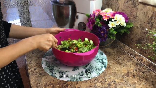 Очень вкусный салат из зелёных помидоров