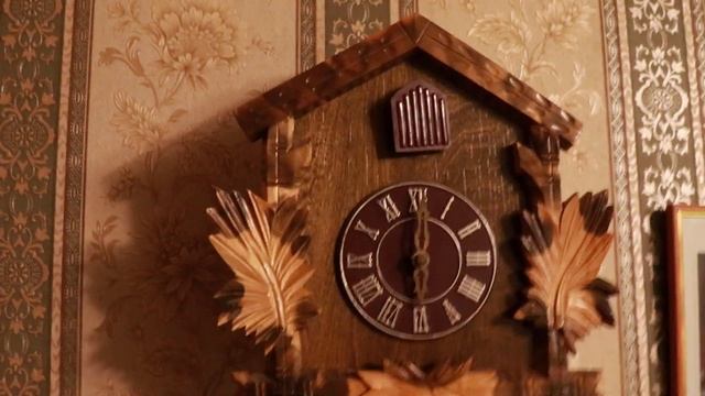 Старые часы с кукушкой 70Х Годов . 4К
