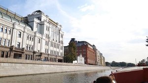 От безысходности Влад устроился коллектором, но едва переступив порог первого должника, он опешил