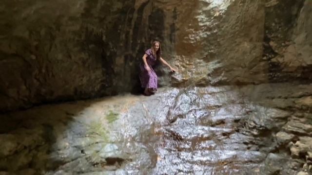 САЛТИНСКИЙ ПОДЗЕМНЫЙ ВОДОПАД / КРАСОТА ДАГЕСТАНА ВОДОПАД В ПЕЩЕРЕ смотреть онлайн