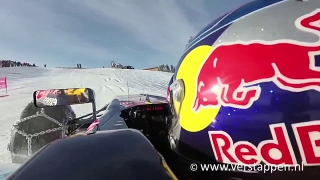 Болид «Формулы 1» проехался по горнолыжной трассе смотреть онлайн