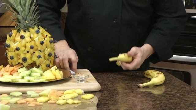 How to Make a Banana Dolphin | RadaCutlery.com смотреть онлайн
