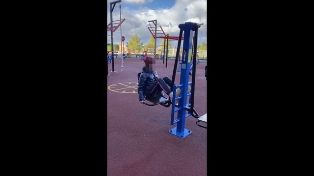 Уличный тренажер жим ногами - упражнения