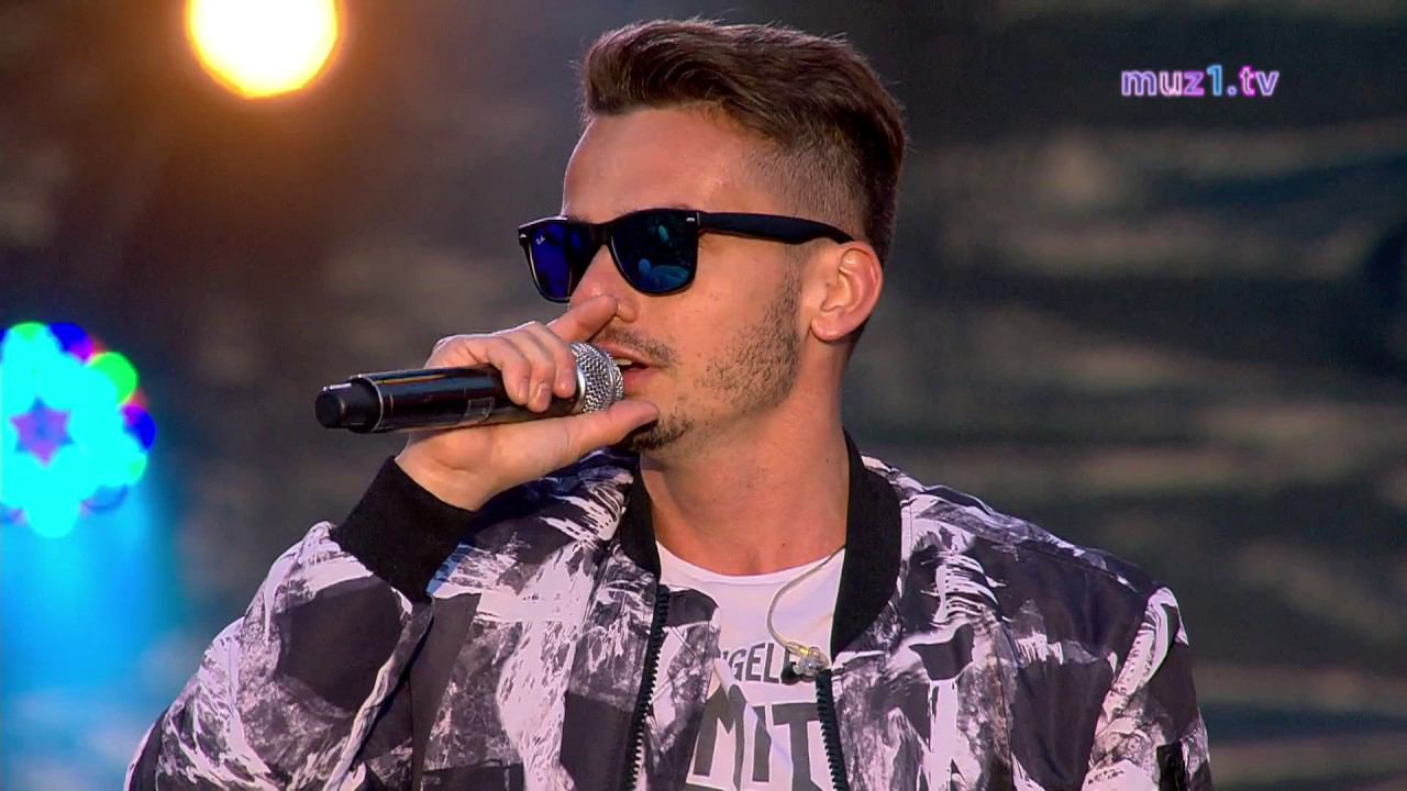 Анастейша клипы. Vevo music model name. The 1975 wallpaper. Слушать песню first. One песни.