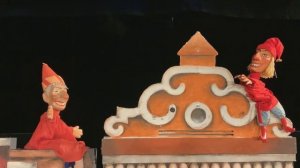 Петрушка спешит домой