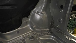 "Не бит, не крашен", заводской герметик: как выглядит VW Polo mk4 "в заводе"!