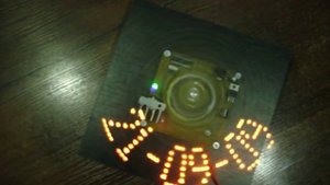 Светодиодные часы с механической развёрткой.