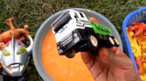 Membersihkan Mainan Mobil Balap, Kereta Api, Truk Molen, Excavator, Tayo, Gorila, Ultraman Zero