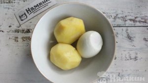 Салат с курицей, маринованными шампиньонами и картофелем