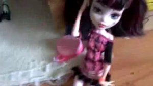 Мама приходит с работы мама снимает боты