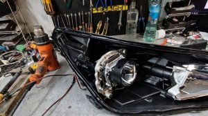 Hyundai Solaris. Замена штатных галогеновых линз на бидиодные двухчиповые Aozoom A4+ BI-LED