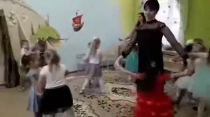 Танец на Осень Капают дождинки.Старшая группа