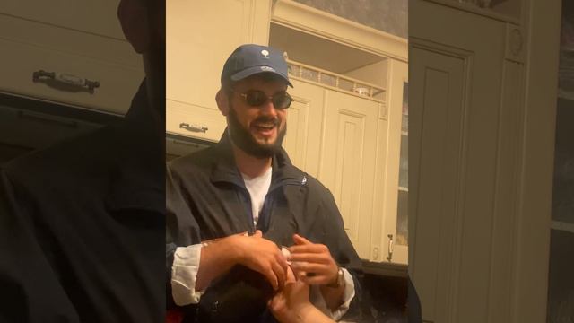 Miyagi в кругу друзей, ведет себя душевно и непосредственно😎 смотреть онлайн