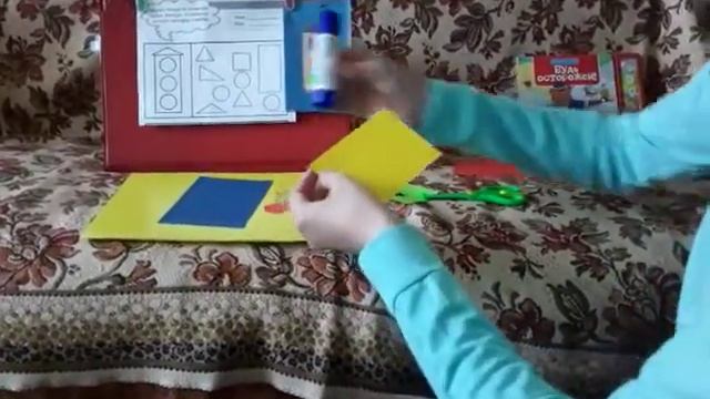 Аппликация "Разноцветный светофор" (ясельная группа) смотреть онлайн