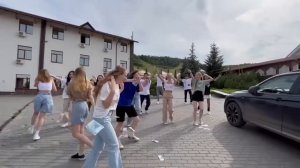 ФЛЕШМОБ НА ВЫПУСКНОЙ 2023 | ЗА ДЕНЬГИ ДА, УЭНСДЭЙ, WHAT IS LOVE И ДРУГИЕ ХИТЫ?