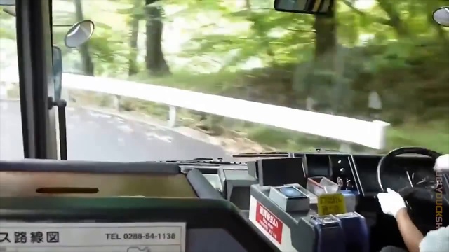 UGLY DUCK _Tetrix Bass Feat. Veela  -  The Light (Original Mix) смотреть онлайн