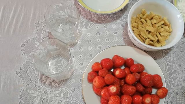 ??? ФАНТАСТИЧЕСКИ ВКУСНЫЙ ЛЁГКИЙ ДЕСЕРТ ИЗ КЛУБНИКИ * ЧТО ПРИГОТОВИТЬ В ЖАРУ ЗА 3 МИНУТЫ смотреть онлайн