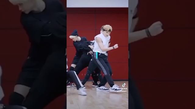 Stray Kids смотреть онлайн