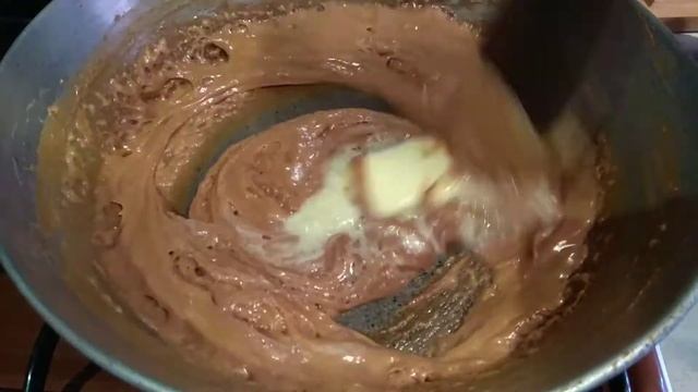 Солёный крекер с карамелью и шоколадом смотреть онлайн