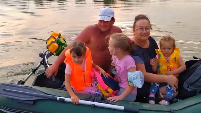 УБОЙНАЯ РЫБАЛКА УБИЙЦА КАРАСЯ ЛОВИМ ЛОПАТЫ НА УДОЧКИ, МОТОРНАЯ ЛОДКА ИЗ ТРИММЕРА, ЛЕЩ НА ЧЕСНОК смотреть онлайн