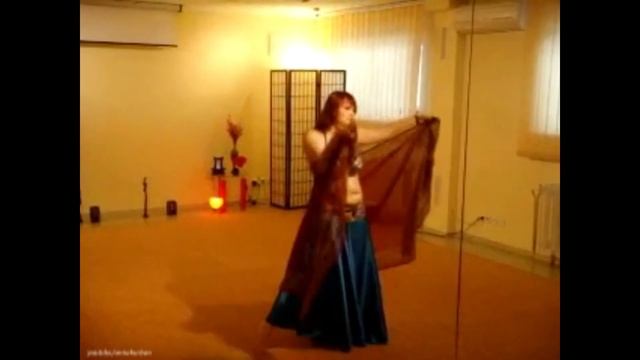 ученица Юлия, 16 лет, восточный танец с вуалью, пластика и гибкость тела в танце