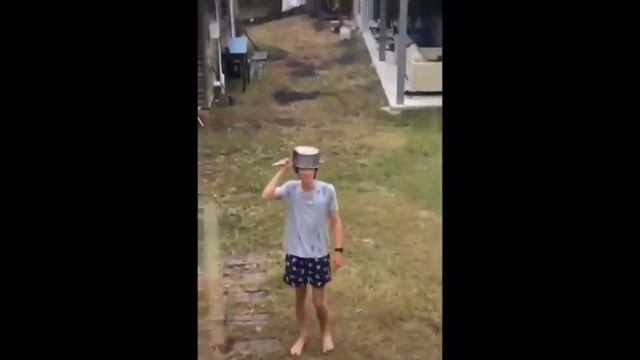 Tom, why do you got a pan out there? смотреть онлайн