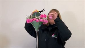 How to Make a Small Cocktail Vase Arrangement with Roses and Gypsophila for a Wedding or Event