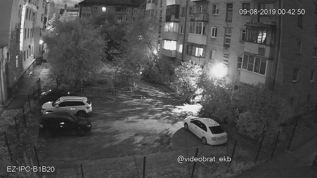 Бюджетная ip камера Ez-ip Dahua EZ-IPC-B1B20  в ночь вид во двор. смотреть онлайн