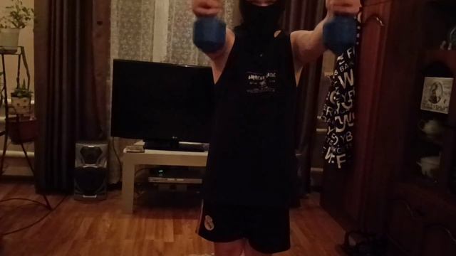 Как накачать плечи с гантелями дома #плечи #гантели #тренировка смотреть онлайн