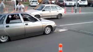 Прикол. Переезд лежачего полицейского на заниженном ВАЗе!