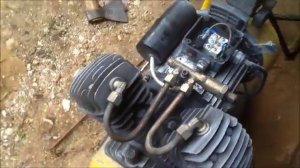 Компрессор 50 литров, гудит двигатель.