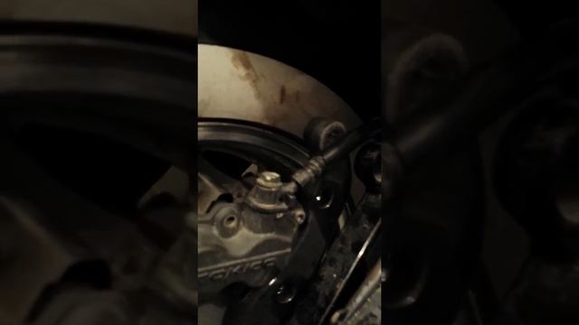 Rear caliper removal Suzuki C90 смотреть онлайн