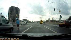 Родители! Будьте внимательны! Объясняйте детям, как нужно вести себя возле проезжей части!