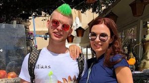 Эвелина Бледанс опубликовала редкое фото с сыном. Поклонники обсуждают внешний вид молодого человек