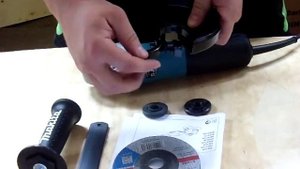 Угловая шлифмашина Makita 9565CVR