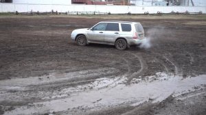 Дрифт по грязи на subaru forester (sg)