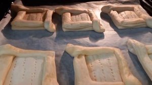 Приготовил их из слоёного теста/ Слойки с вареньем из слоёного теста/Puffs with jam!