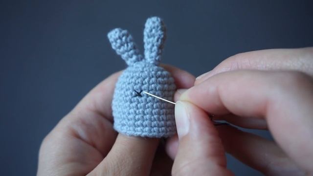 Вязаный зайчик амигуруми. Crochet Rabbit Amigurumi.
